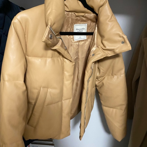ABERCROMBIE Vegan Leather Puffer - Picture 5 of 5